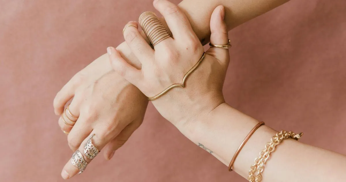 Discover the joy of jewelry making with our top-rated jewelry making kits for adults. Create stunning pieces with easy-to-follow instructions